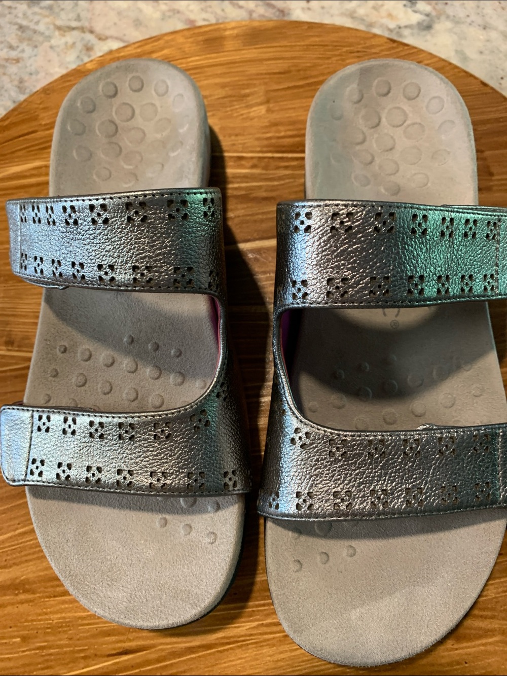 Vionic Iridescent Metallic Slide Sandal with Pink Lining size-8